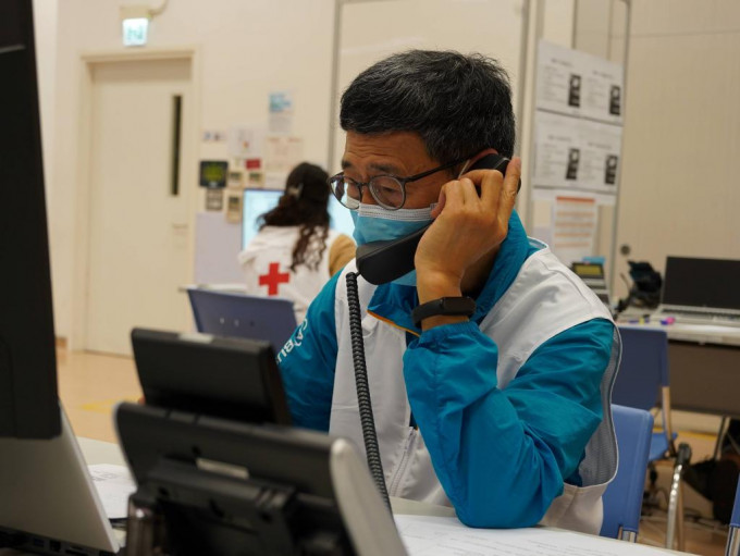 红十字会抗疫同行热线在设立首三个月，收到逾1.1万宗求助。（香港红十字会Facebook）
