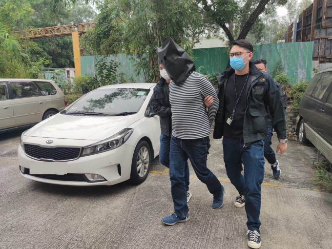 警方在元朗區拘捕一名50歲姓郭本地男子，涉嫌搶掠。警方提供