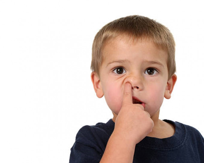专家发出新警告：挖鼻孔可能会引致肺炎。网图