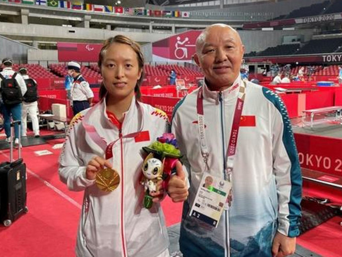 汶川地震失去右腿女孩在东京残奥会乒乓球女子团体赛中夺金。