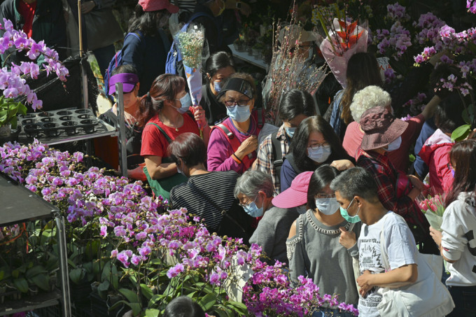 15个年花销售点将于午夜结束营运。 资料图片