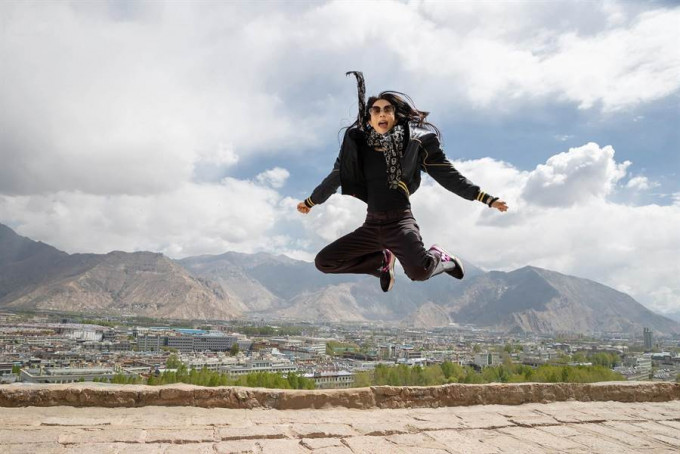 莫文蔚挑战在西藏拉萨开演唱会。网上图片