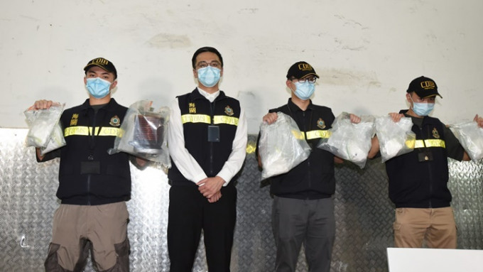 海关在柴湾进行反毒品行动，检获5.2公斤怀疑可卡因。