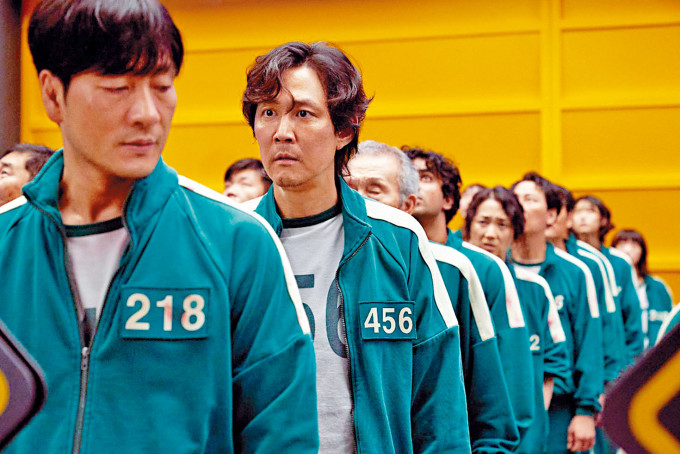 《鱿鱼游戏》属首部韩剧登上美国Netflix排行榜冠军。