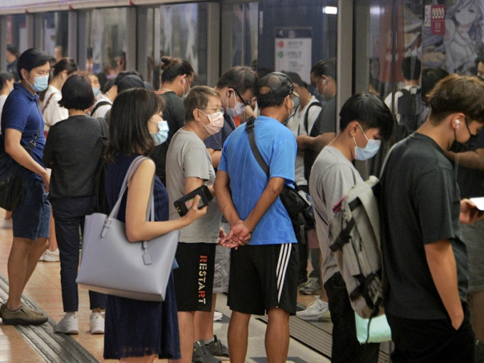 有網民被港媽要求讓座予小學兒子，因「返學好辛苦」。資料圖片（示意圖）