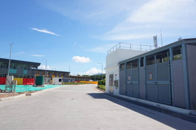 竹篙湾检疫中心（第一期）的户外变电站。中电提供