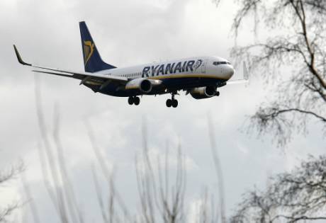 瑞安航空表示，因西班牙空中服务员罢工，已取消600班于本月25和26日的欧洲航班。AP