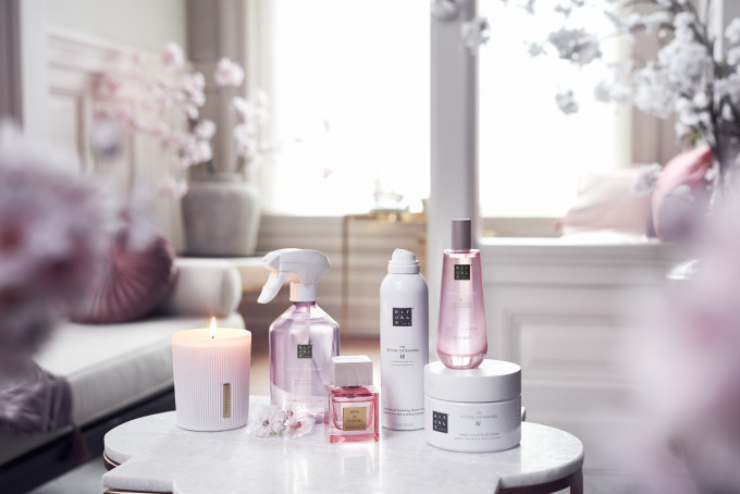 The Ritual of Sakura樱花系列备有家居香氛喷雾、身体护肤油及 Eau de Parfum, Rêve de Hanami香水。