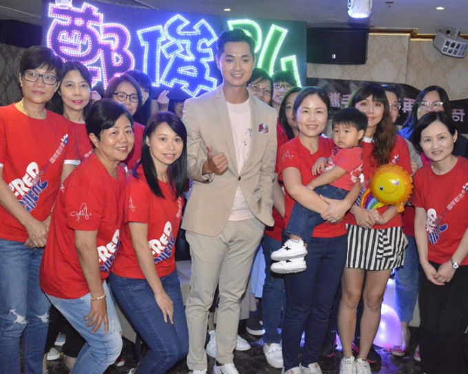 郑俊弘搞粉丝聚会，庆祝参加节目《星梦传奇》5周年。