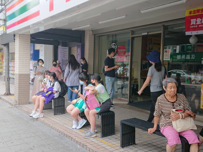 台北市东湖部分商店暂停营业。facebook专页我们的岛图片