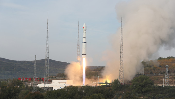 中國成功發射試驗16號A/B星和試驗17號衛星。新華社