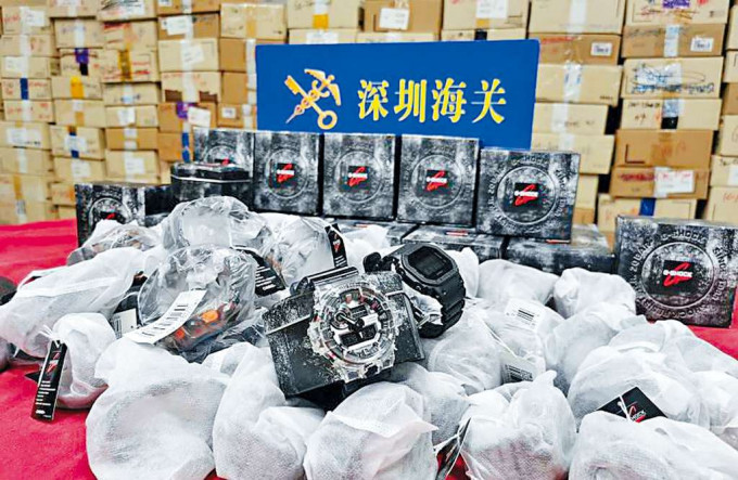 ■深圳當局查獲高檔手表逾三萬隻。