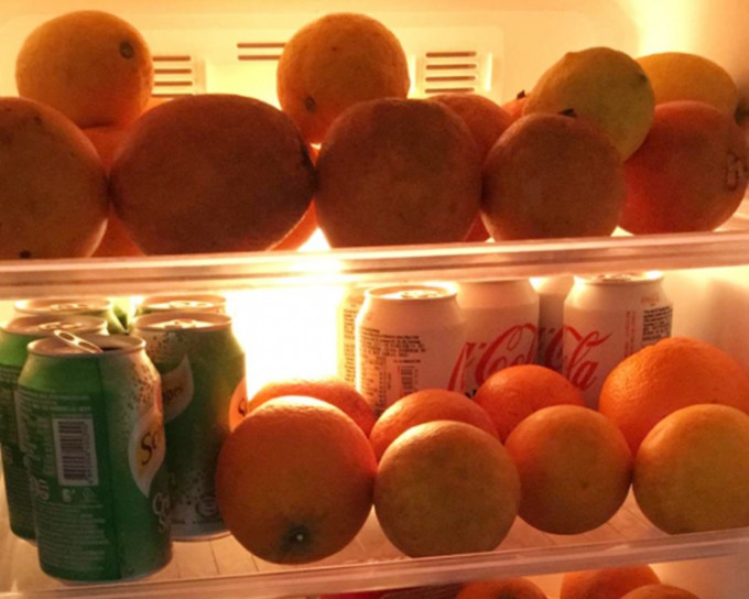 一个个橙几乎挤满了整个雪柜。连登讨论区图片