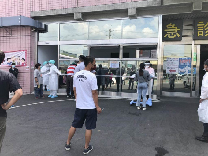 台灣彰化縣葡萄銷售商人聚餐引發感染，令民眾對確診者欺凌泄憤。網上圖片