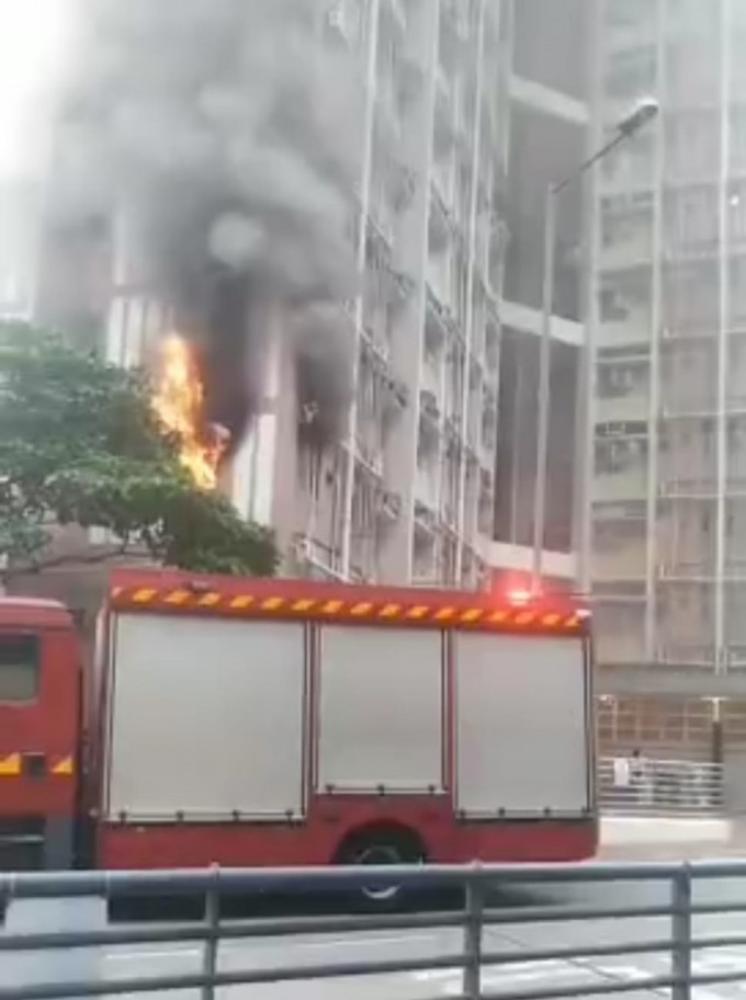 寶田邨一個單位發生火警。讀者提供