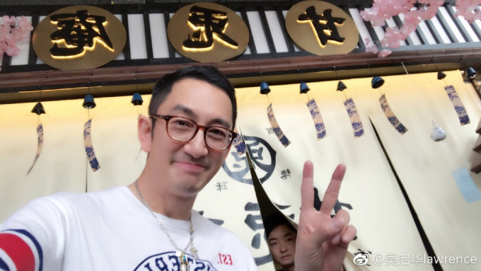 吳啟華在內地開的連鎖甜品店，剛於上月在廣州開第十間分店，發展迅速，他指今年目標是開至三十間。