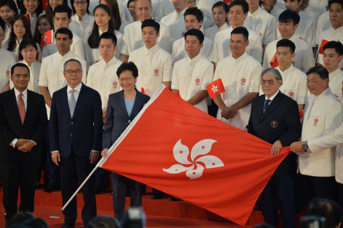 港协暨奥委会举行香港代表团的授旗典礼。卢江球摄