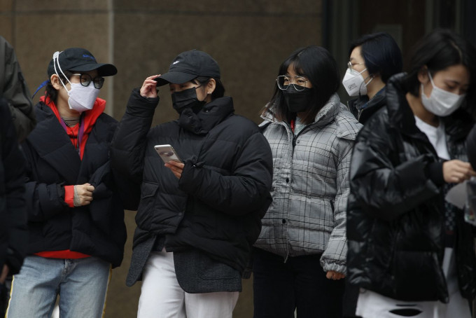 中方不滿遊客在美國過度防疫措施，有不公平對待。AP