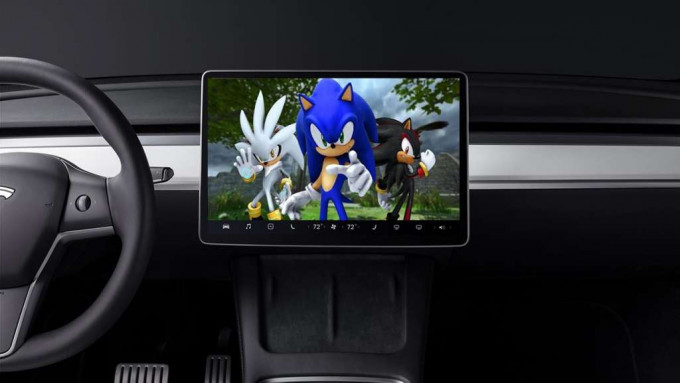 Tesla向在上次更新之中，向车主提供《超音鼠》和《数独》等游戏。资料图片