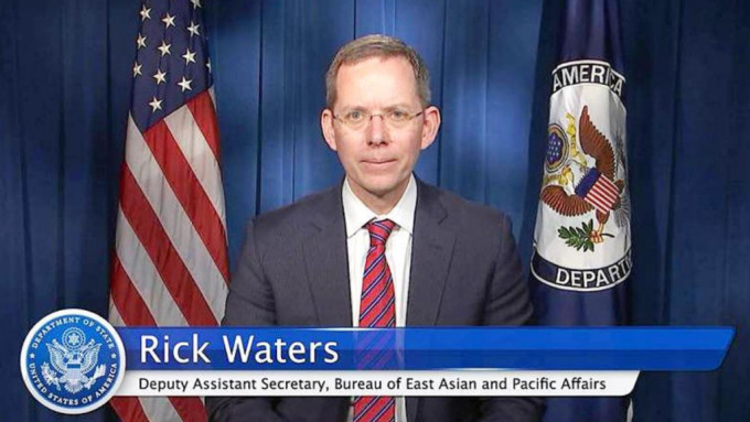 美國國務院亞太副助理國務卿華自強(Rick Waters)將卸任。(圖:YouTube截圖)