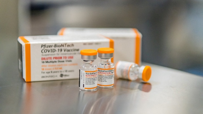 桃园市一名8岁女童日前接种复必泰疫苗后昏迷不治，当局正调查其死因。路透社资料图片