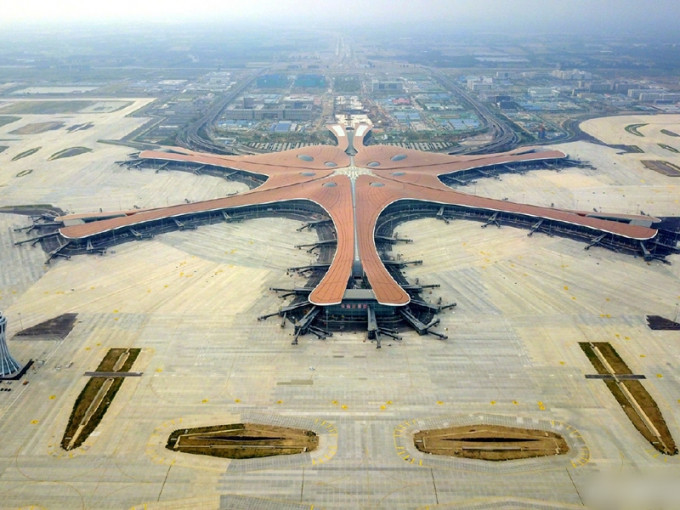 北京大兴国际机场「国际航线」及「港澳台航线」今日正式通航。　网图