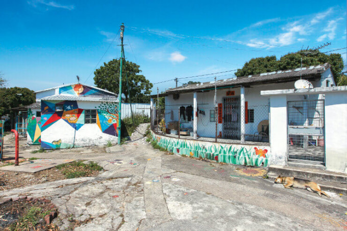 旅發局為推廣本地遊，於網上平台推薦新界東多個休憩地方。圖為坪輋壁畫村。