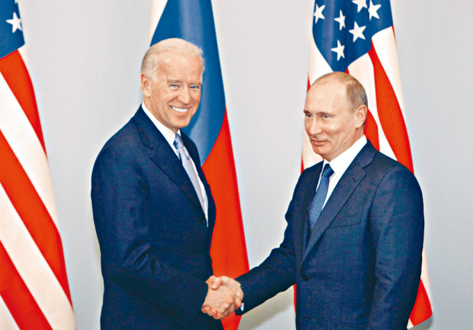 拜登和普京二〇一一年三月在莫斯科会面。
