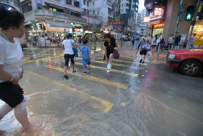 受爆水管事件影响，东九龙5区的咸水供应受影响。黄文威摄
