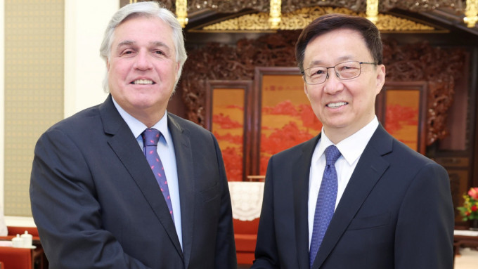 韩正昨日在北京会见乌拉圭外长布斯蒂略。新华社
