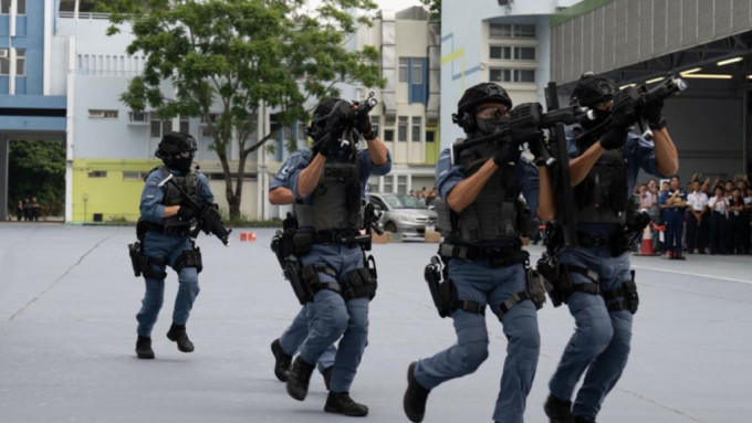 警方消防联合反恐演习 模拟恐怖分子闯入嘉年华 提升应变协调能力。警方FB