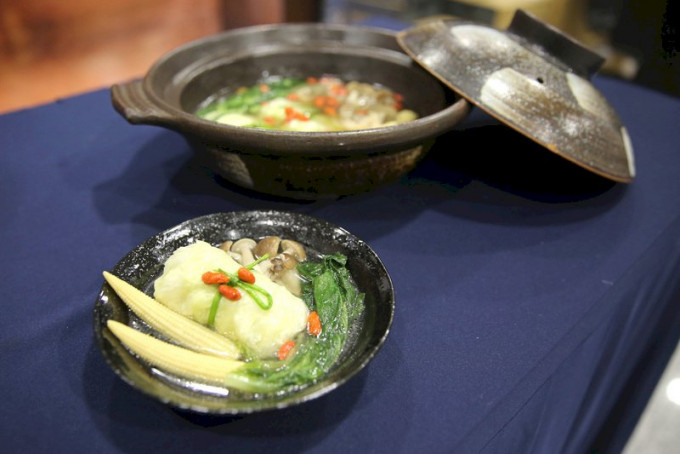 台湾花莲慈济医院营养科推出低热量健康食谱「当归生姜养生汤」，吃得健康均衡无负担。台湾花莲慈济医院图片