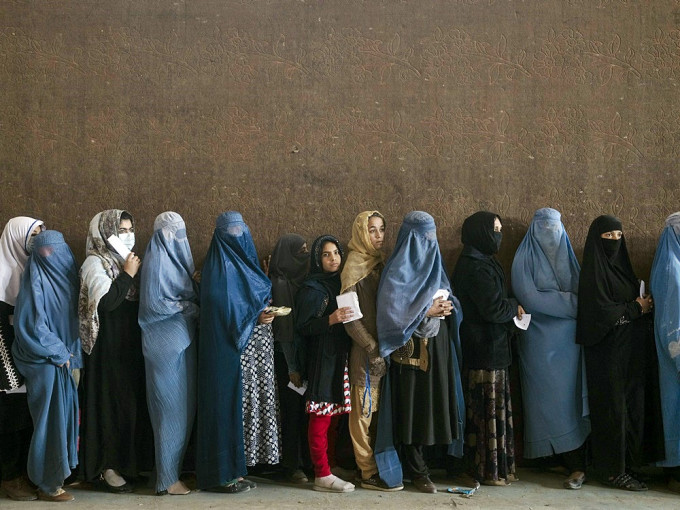 塔利班一再剥削女性的权益。美联社图片