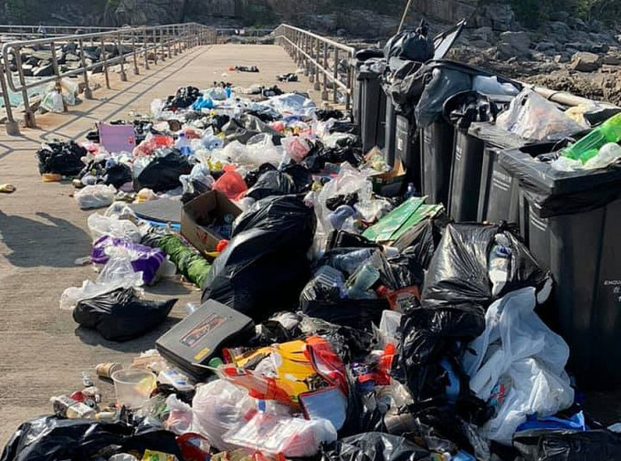 有網民發現東龍島滿佈垃圾。網民Pauline Chen圖片