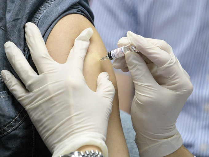 本港累计33人在接种新冠疫苗后死亡。资料图片