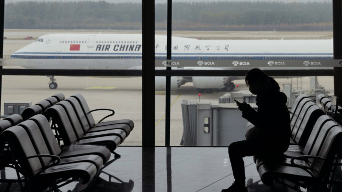 中國駐多地使館發通知，指赴華旅客需登機前48小時核酸檢測。 AP