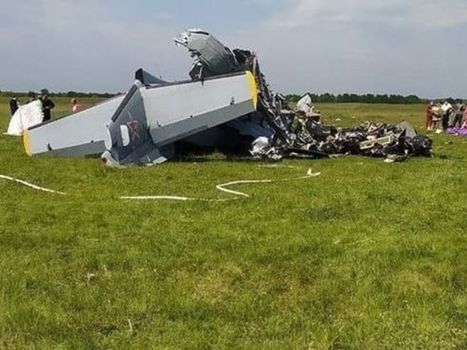俄羅斯一飛機在西伯利亞迫降時墜毀，至少4人罹難。網圖