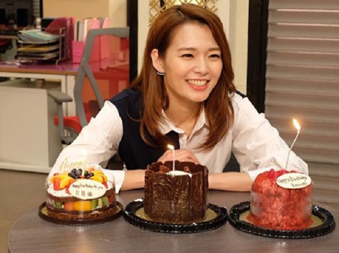 《愛．回家之愛心速遞》的一班演員為呂慧儀準備了3個生日蛋糕慶生。呂慧儀 instagram 圖片