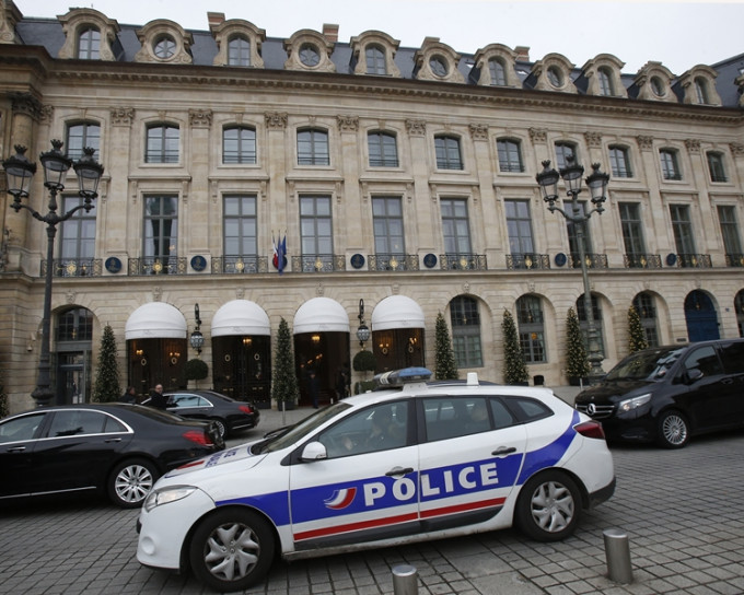 巴黎丽思酒店早前发生珠宝巨劫案，但保安未有加强。美联社