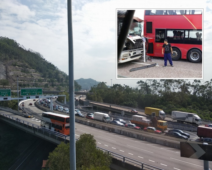 现场交通挤塞。 ‎香港突发事故报料区fb/网民工友图