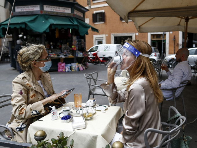 意大利餐廳和咖啡店有7成已恢復營業。AP