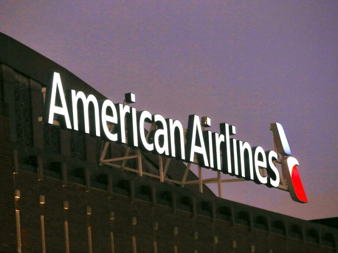 受到人手严重不足及维修问题影响，美国航空公司（AA）一连3日的服务大受影响。AP图片