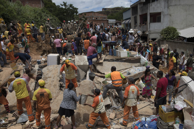 博阿埃斯佩兰萨（Boa Esperanca）社区的多处民居被夷为平地，造成多人死伤。AP