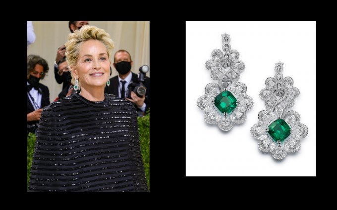 Sharon Stone佩戴Chopard Precious Lace系列「公平採礦」認證18K白金耳環,鑲嵌枕形切割祖母綠(共13.41卡)及鑽石(共13.77卡)。