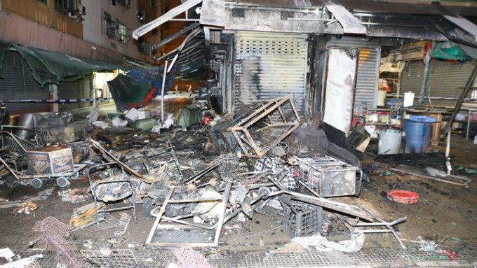荔景邨日景楼对开街市发生纵火案。