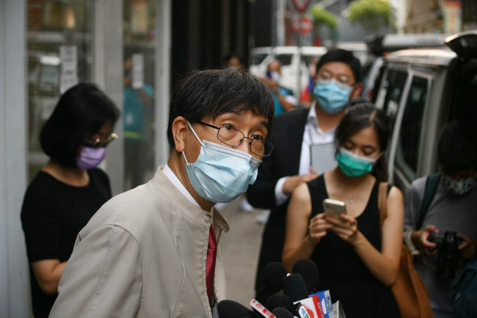 袁国勇说香港通关形势被动因疫苗接种低。