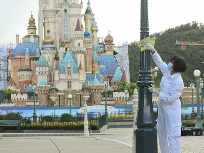 迪士尼樂園今日閉園清潔。
