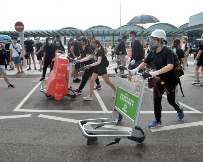 有人號召於9月7日堵塞往來香港機場的交通。資料圖片