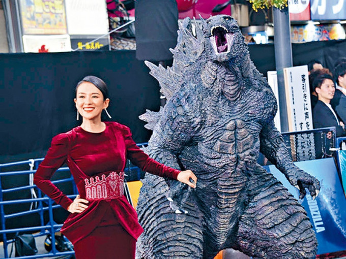 章子怡於東京出席《哥斯拉II》首映，其後自爆首映後趕着去吃拉麵。