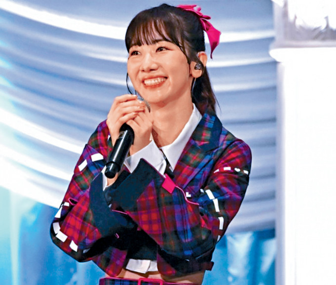 柏木由紀前晚在日本武道館舉行的AKB48演唱會上，宣布明年3月畢業。
